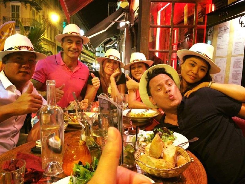 Groupe amis terrasse La Havane Nice