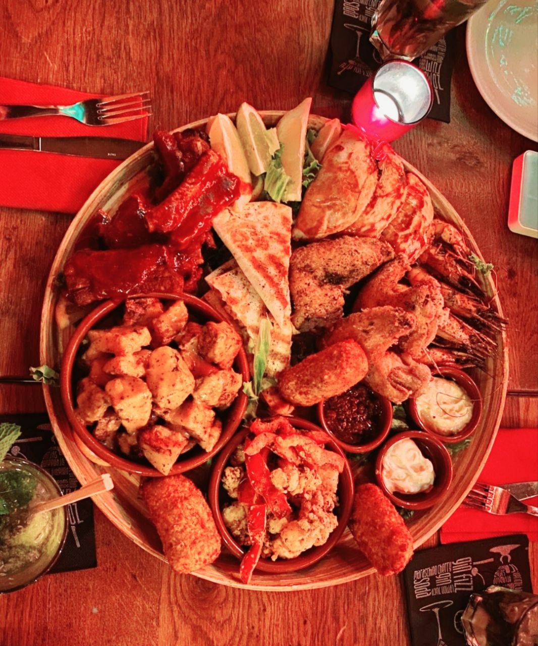 Grande planche tapas La Havane Nice - ribs empanadas wings